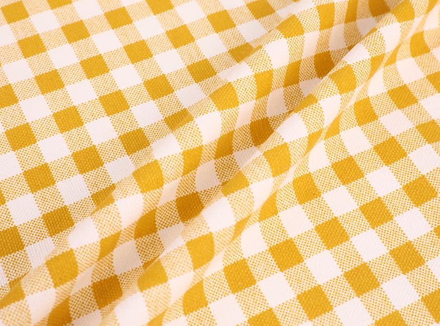 Small checkered picnic cloth